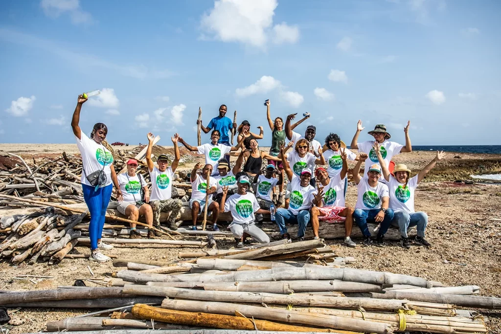 Shoreline Cleanup in Curacao with Green Phenix